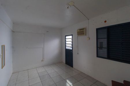 Casa à venda com 125m², 3 quartos e 5 vagas Casa à venda com 125m², 3 quartos e 5 vagasQuarto de Serviço