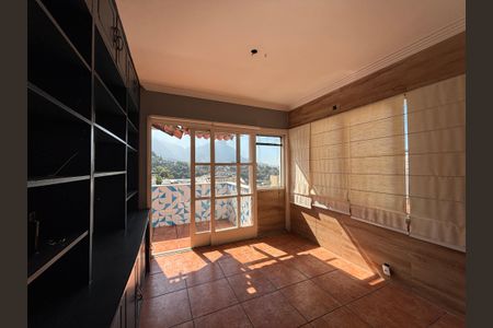 Apartamento à venda com 220m², 3 quartos e 1 vagaSala de jantar