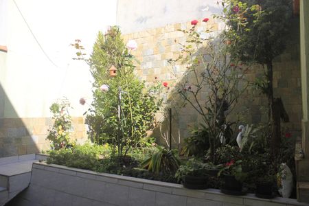 Casa à venda com 159m², 3 quartos e 2 vagasQuintal com jardim