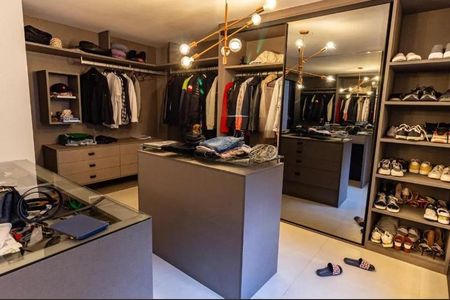 Casa à venda com 300m², 3 quartos e 4 vagas Casa à venda com 300m², 3 quartos e 4 vagasFoto 07