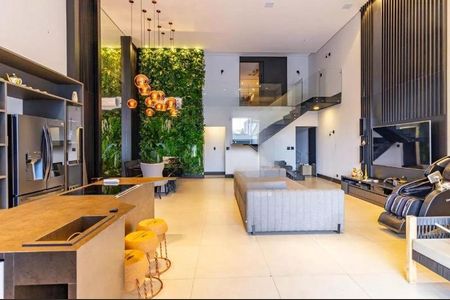 Casa à venda com 300m², 3 quartos e 4 vagas Casa à venda com 300m², 3 quartos e 4 vagasFoto 01