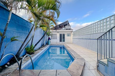 Casa à venda com 186m², 3 quartos e 4 vagasPiscina