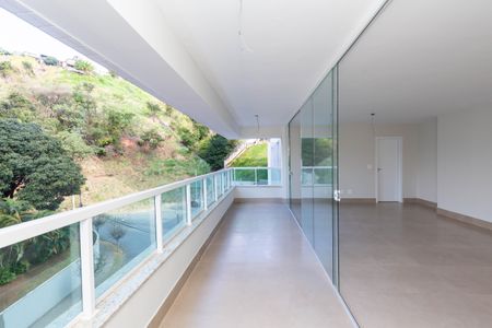 Apartamento à venda com 134m², 4 quartos e 3 vagasVaranda