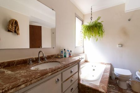 Apartamento à venda com 160m², 3 quartos e 2 vagas Apartamento à venda com 160m², 3 quartos e 2 vagasBanheiro da Suíte