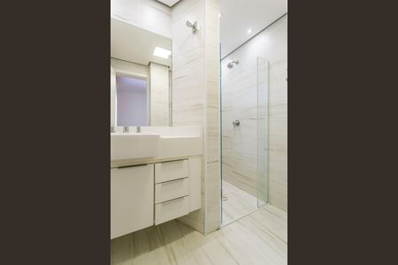 Apartamento à venda com 134m², 3 quartos e 1 vaga Apartamento à venda com 134m², 3 quartos e 1 vagaBanheiro da Suíte