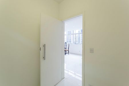 Apartamento à venda com 134m², 3 quartos e 1 vaga Apartamento à venda com 134m², 3 quartos e 1 vagaEscritório