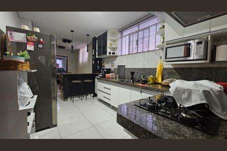 Casa à venda com 210m², 3 quartos e 3 vagas