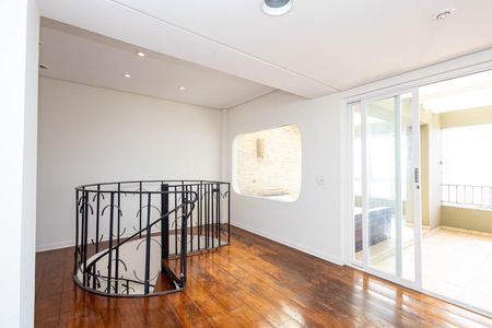 Apartamento à venda com 280m², 2 quartos e 3 vagasEscada