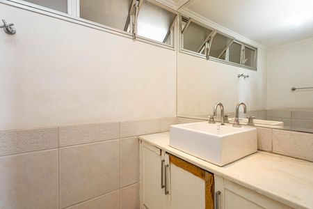 Apartamento à venda com 280m², 2 quartos e 3 vagasBanheiro da Suíte 1