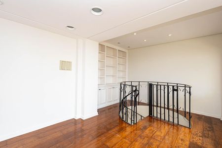 Apartamento à venda com 280m², 2 quartos e 3 vagasEscada