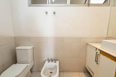 Apartamento à venda com 280m², 2 quartos e 3 vagasBanheiro da Suíte 1