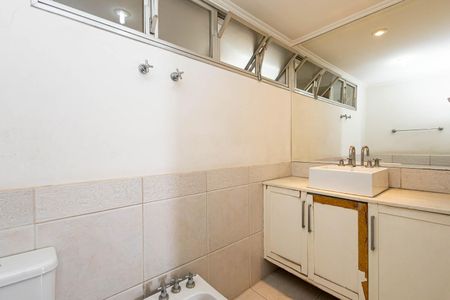 Apartamento à venda com 280m², 2 quartos e 3 vagasBanheiro da Suíte 1