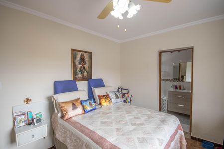 Casa à venda com 260m², 3 quartos e 2 vagasSuíte