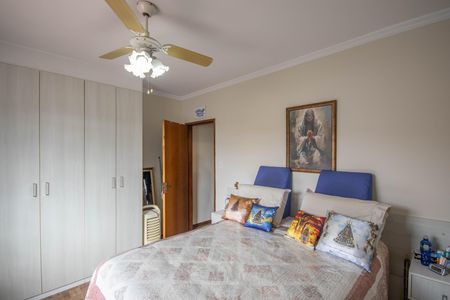 Casa à venda com 260m², 3 quartos e 2 vagasSuíte