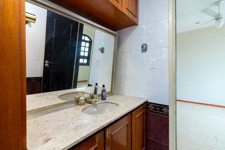 Casa para alugar com 220m², 3 quartos e 3 vagasBanheiro da Suíte 1