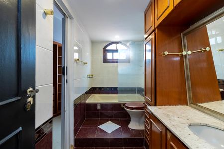 Casa para alugar com 220m², 3 quartos e 3 vagasBanheiro da Suíte 1