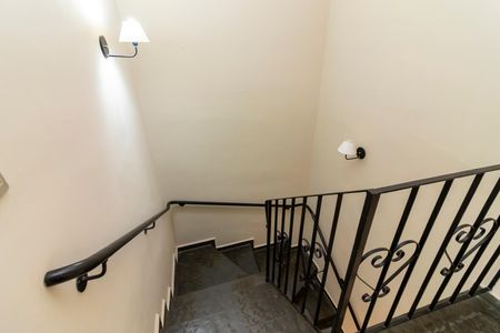 Casa para alugar com 220m², 3 quartos e 3 vagasCorredor dos Quartos - Escada