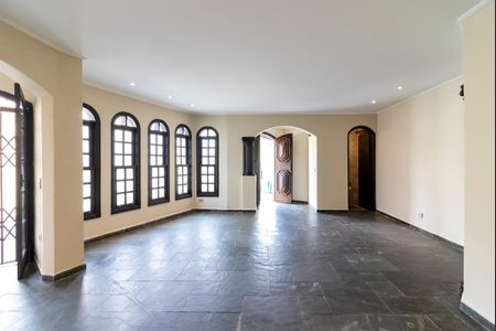 Casa para alugar com 220m², 3 quartos e 3 vagasSala