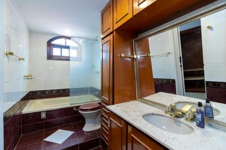 Casa para alugar com 220m², 3 quartos e 3 vagasBanheiro da Suíte 1