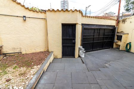 Casa para alugar com 220m², 3 quartos e 3 vagasQuintal - Entrada