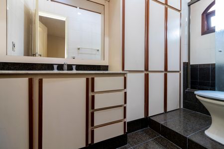 Casa para alugar com 220m², 3 quartos e 3 vagasBanheiro da Suíte 2