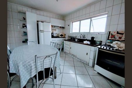 Casa à venda com 180m², 4 quartos e 3 vagas