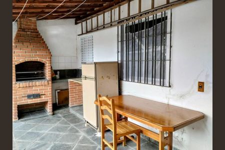 Casa à venda com 4 quartos, 180m² em Vila Paiva, São Paulo