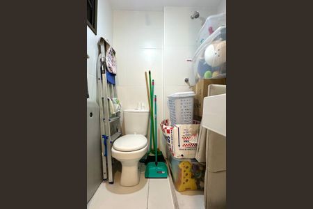 Apartamento à venda com 138m², 3 quartos e 2 vagas Apartamento à venda com 138m², 3 quartos e 2 vagasBanheiro de serviço