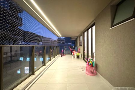 Apartamento à venda com 138m², 3 quartos e 2 vagas Apartamento à venda com 138m², 3 quartos e 2 vagasVaranda