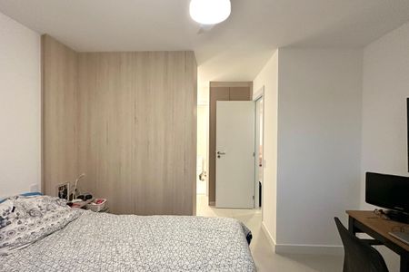 Apartamento à venda com 138m², 3 quartos e 2 vagas Apartamento à venda com 138m², 3 quartos e 2 vagasSuíte