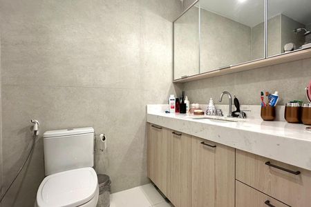 Apartamento à venda com 138m², 3 quartos e 2 vagas Apartamento à venda com 138m², 3 quartos e 2 vagasBanheiro da Suíte