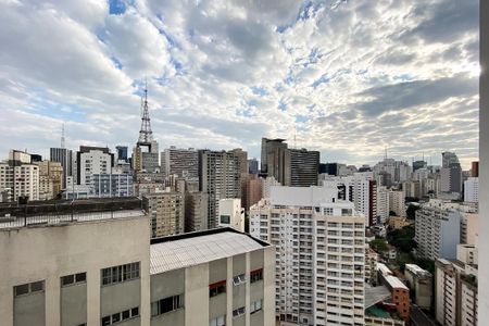Apartamento à venda com 80m², 3 quartos e 2 vagas Apartamento à venda com 80m², 3 quartos e 2 vagasVaranda