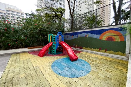 Apartamento à venda com 80m², 3 quartos e 2 vagas Apartamento à venda com 80m², 3 quartos e 2 vagasPlayground
