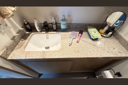 Apartamento à venda com 82m², 2 quartos e 2 vagas Apartamento à venda com 82m², 2 quartos e 2 vagasBanheiro da Suíte