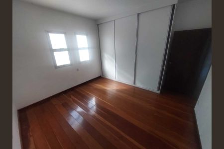 Casa para alugar com 500m², 4 quartos e 4 vagas