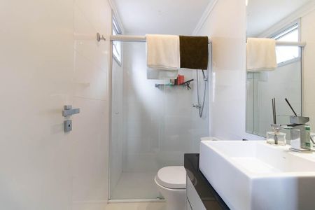 Apartamento à venda com 70m², 2 quartos e 2 vagasBanheiro da Suíte