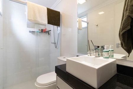 Apartamento à venda com 70m², 2 quartos e 2 vagasBanheiro da Suíte