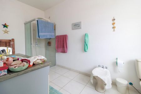 Casa à venda com 500m², 3 quartos e 4 vagasBanheiro da Suíte 2