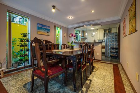 Casa à venda com 189m², 4 quartos e 3 vagas Casa à venda com 189m², 4 quartos e 3 vagasCopa