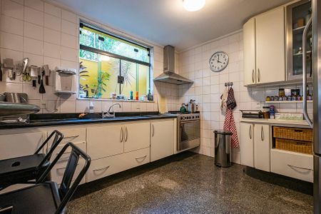 Casa à venda com 189m², 4 quartos e 3 vagas Casa à venda com 189m², 4 quartos e 3 vagasCozinha