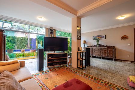 Casa à venda com 189m², 4 quartos e 3 vagas Casa à venda com 189m², 4 quartos e 3 vagasSala