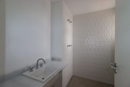 Apartamento à venda com 323m², 3 quartos e 5 vagasBanheiro da Suíte 2