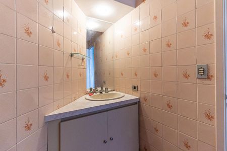 Apartamento para alugar com 100m², 2 quartos e sem vagaBanheiro da Suíte