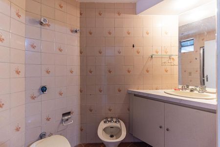 Apartamento para alugar com 100m², 2 quartos e sem vagaBanheiro da Suíte