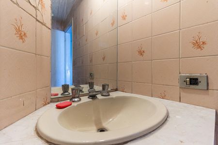 Apartamento para alugar com 100m², 2 quartos e sem vagaBanheiro da Suíte