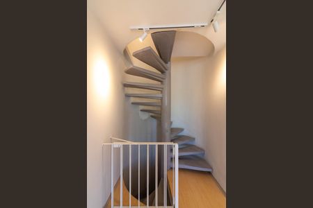 Apartamento para alugar com 125m², 2 quartos e 1 vaga Apartamento para alugar com 125m², 2 quartos e 1 vagaEscadas - Piso Inferior