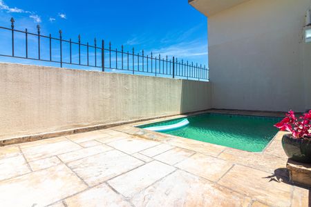 Apartamento para alugar com 125m², 2 quartos e 1 vaga Apartamento para alugar com 125m², 2 quartos e 1 vagaCobertura - Piscina