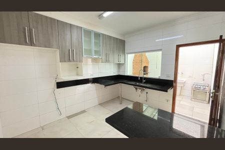 Casa à venda com 124m², 3 quartos e 2 vagas Casa à venda com 124m², 3 quartos e 2 vagasCozinha