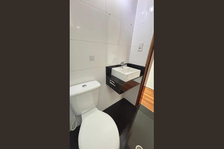 Casa à venda com 124m², 3 quartos e 2 vagas Casa à venda com 124m², 3 quartos e 2 vagasBanheiro