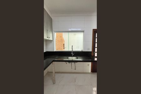Casa à venda com 124m², 3 quartos e 2 vagas Casa à venda com 124m², 3 quartos e 2 vagasCozinha